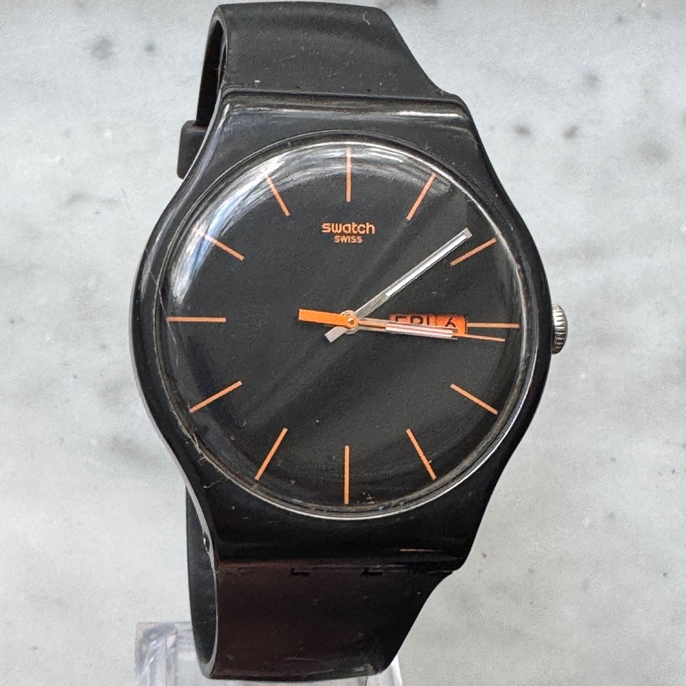 Swatch SUOB704 Dark Rebel Silicon Strap Men’s Watch w/ New Battery